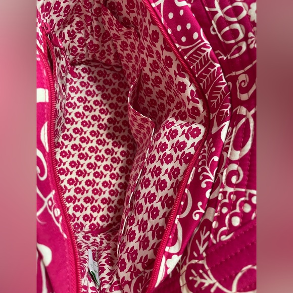 Vera Bradley | Twirly Birds Tote Large 16”x12” Full Top Zipper Closure - Picture 6 of 13